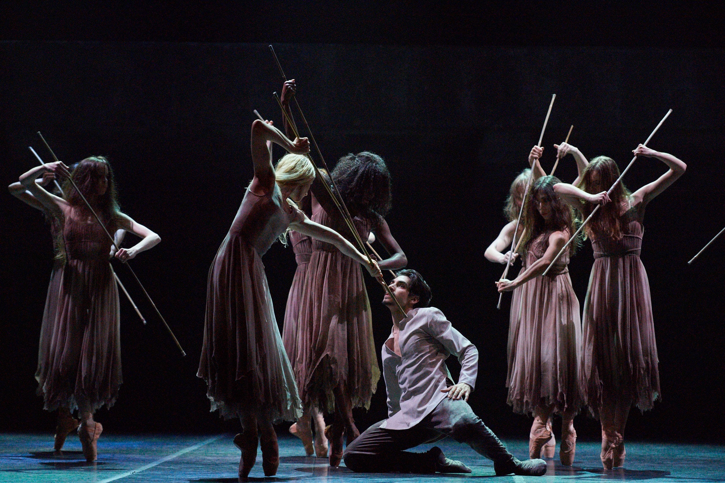 Cesar-Corrales-and-Stina-Quagebeur-in-Akram-Khan's-Giselle-(c)-Laurent-Liotardo