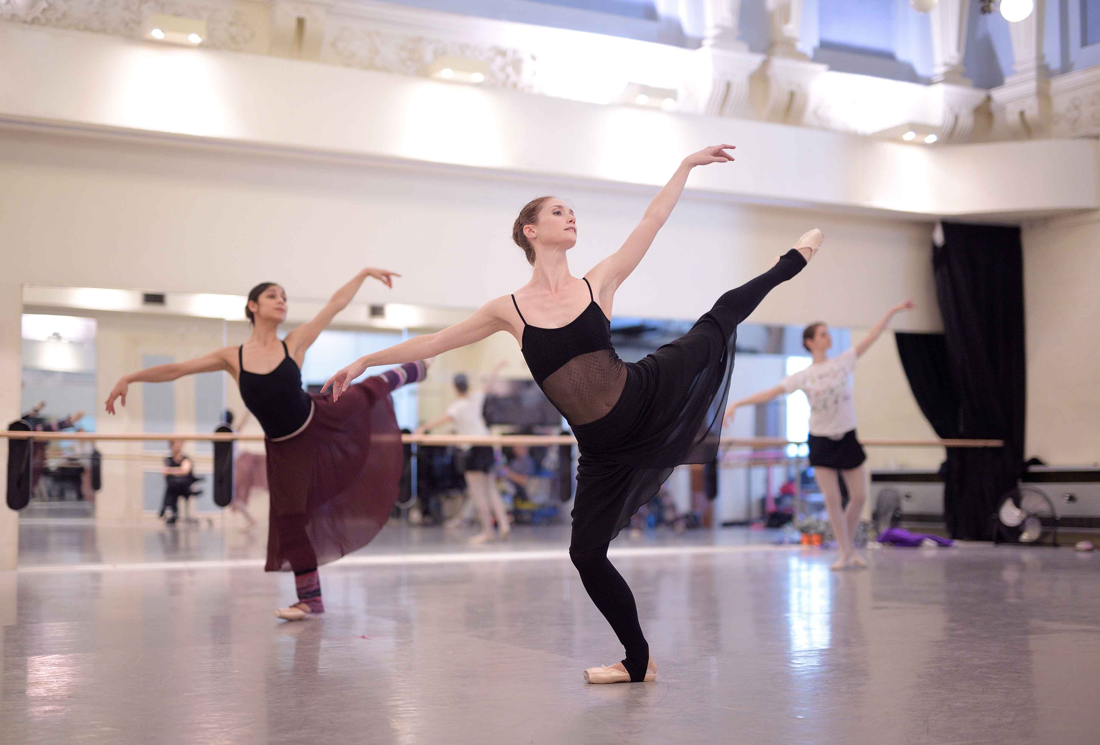 Alison-McWhinney-and-Crystal-Costa-rehearsing-La-Sylphide-©-Laurent-Liotardo